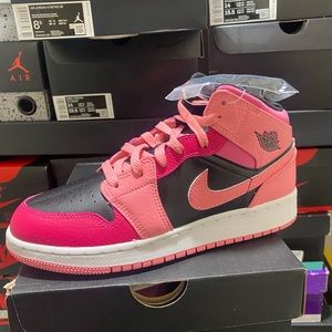 Gs Air Jordan 1 Mid Coral Chalk Pink Size 5.5y 7y